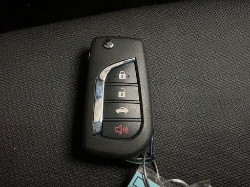 Used 2021 Toyota Corolla LE FWD image 39