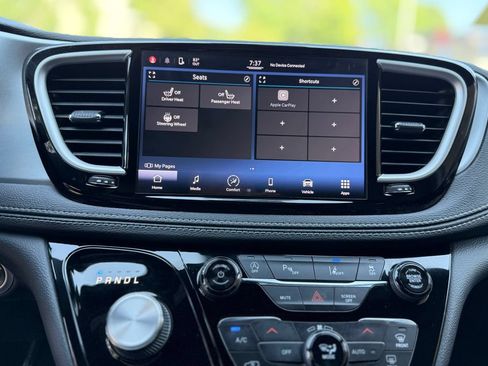 Used 2022 Chrysler Pacifica Touring-L w/ S Appearance Package AWD/4WD image 15