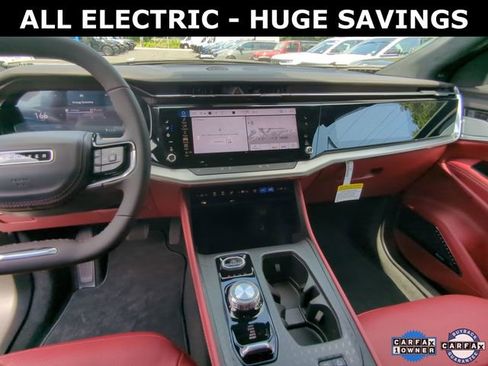 Used 2025 Jeep Wagoneer S Launch Edition image 2