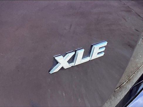 Used 2017 Toyota RAV4 XLE w/ Premium Special Value Package FWD image 10