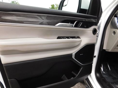 Used 2022 Jeep Wagoneer Series III RWD image 15