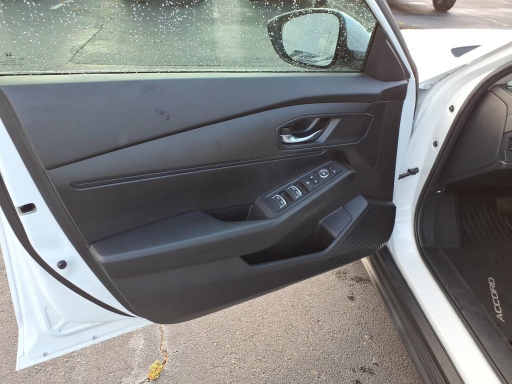 Used 2023 Honda Accord LX image 9