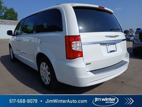 Used 2015 Chrysler Town & Country Touring FWD image 10
