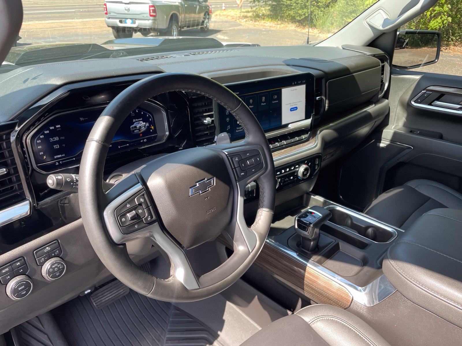 Used 2024 Chevrolet Silverado 1500 LT Trail Boss w/ Convenience Package II AWD/4WD image 34