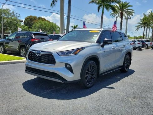 Used 2023 Toyota Highlander Platinum AWD/4WD image 2