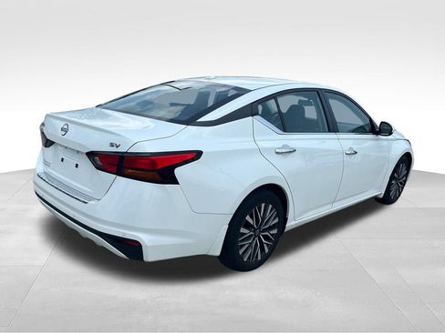 Used 2023 Nissan Altima 2.5 SV FWD image 5