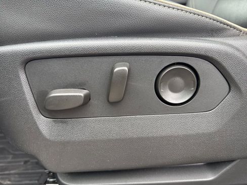 Used 2022 GMC Yukon SLT w/ SLT Premium Package image 13