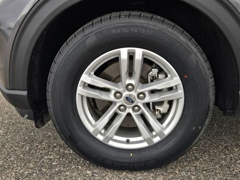 Used 2024 Ford Explorer XLT image 8