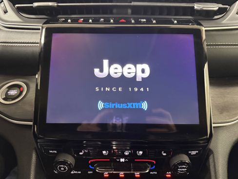 Used 2023 Jeep Grand Cherokee Limited w/ Luxury Tech Group II image 30