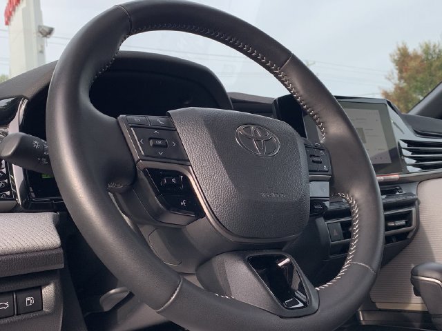 Used 2026 Toyota Camry SE w/ Convenience Package FWD image 19