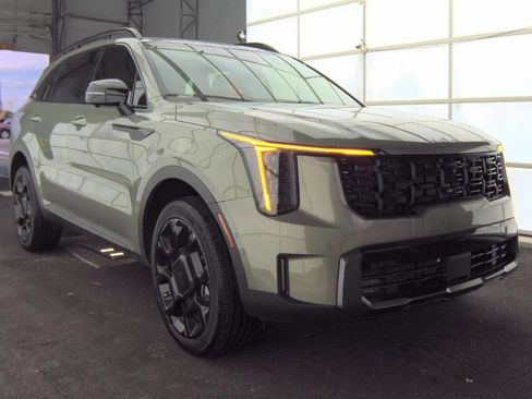 Used 2025 Kia Sorento SX image 2