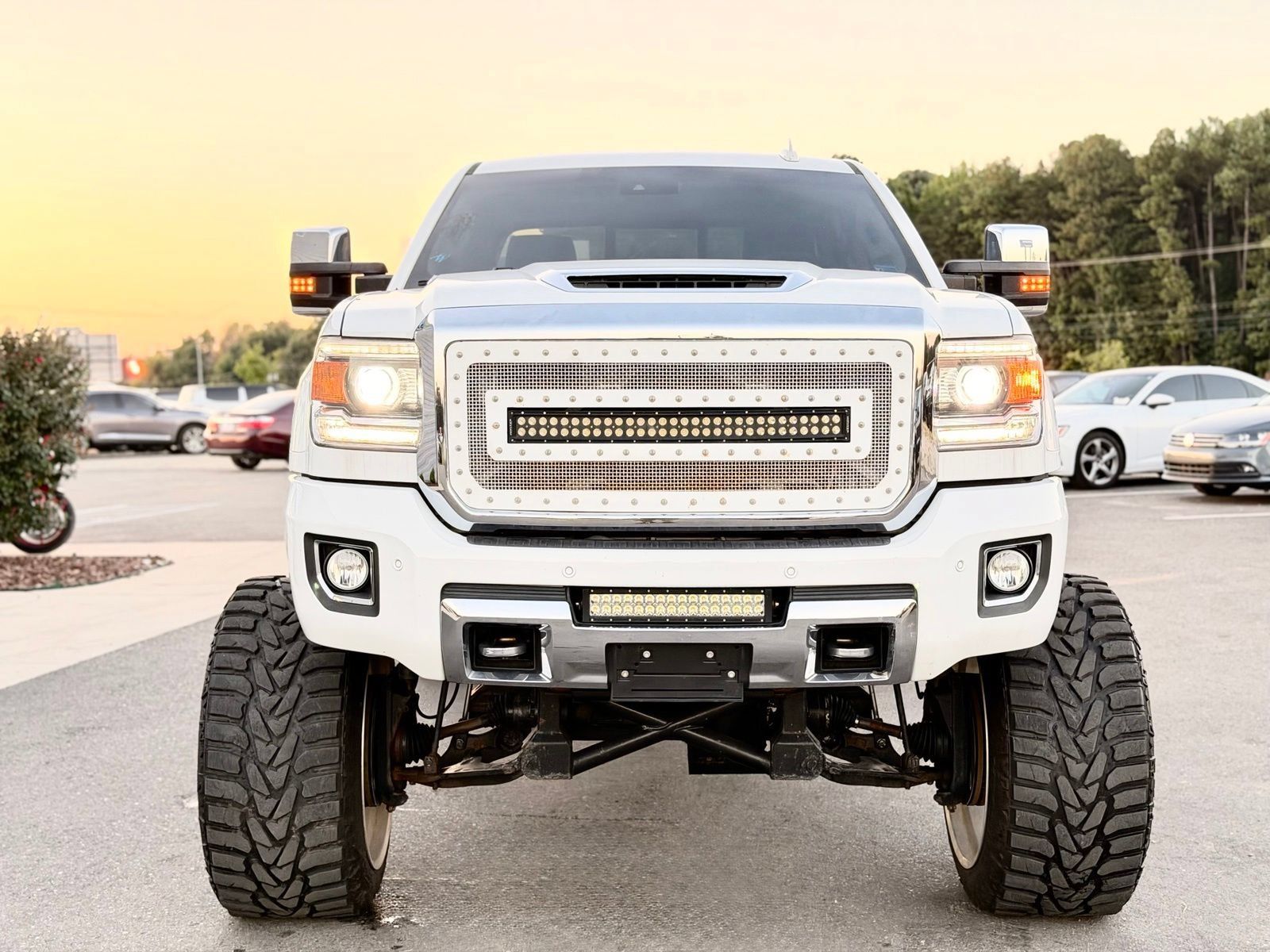 Used 2017 GMC Sierra 2500 Denali w/ Duramax Plus Package AWD/4WD image 10