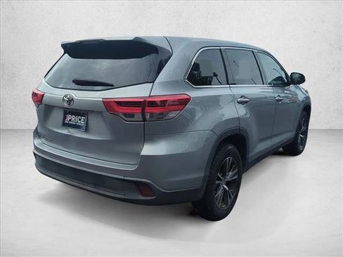 Used 2019 Toyota Highlander LE FWD image 5