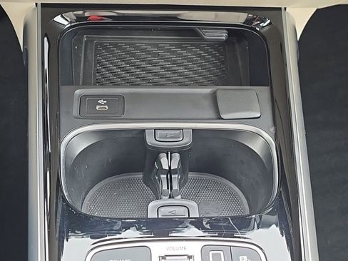 Used 2025 Mercedes-Benz GLB 250 4MATIC image 18