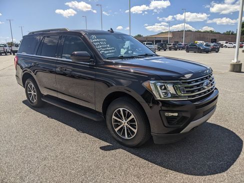 Used 2021 Ford Expedition XLT image 2