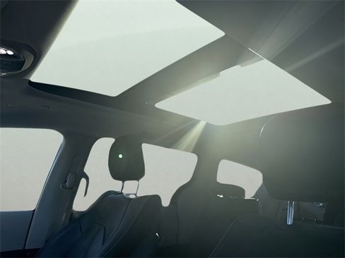 Used 2018 Chrysler Pacifica Limited image 18