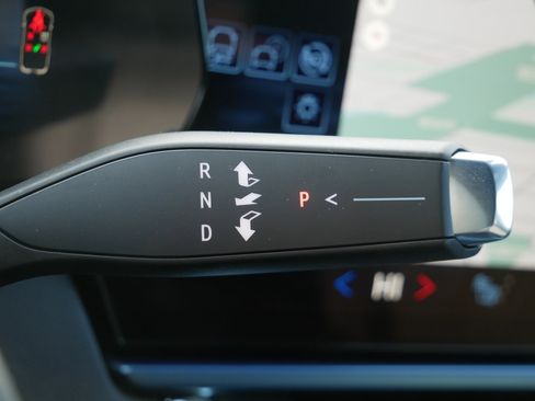 New 2026 Chevrolet Equinox EV LT image 9