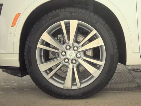 Used 2024 Cadillac XT6 Premium Luxury w/ Technology Package AWD/4WD image 19