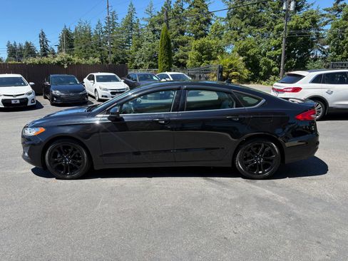 Used 2019 Ford Fusion SE w/ Equipment Group 151A FWD image 4