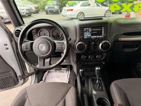 Used 2017 Jeep Wrangler Unlimited Sport AWD/4WD image 15