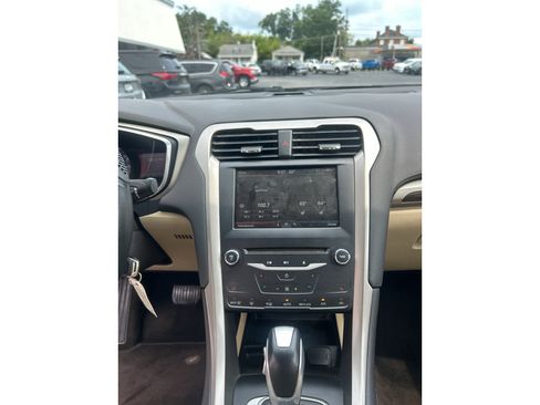Used 2014 Ford Fusion SE w/ Equipment Group 202A FWD image 12