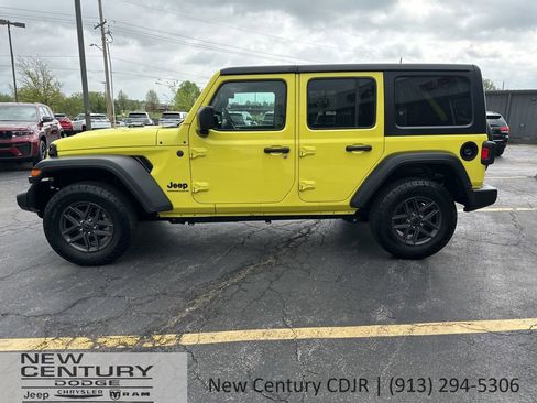 Used 2024 Jeep Wrangler Unlimited Sport AWD/4WD image 5