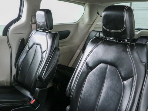 Used 2024 Chrysler Pacifica Touring-L FWD image 24