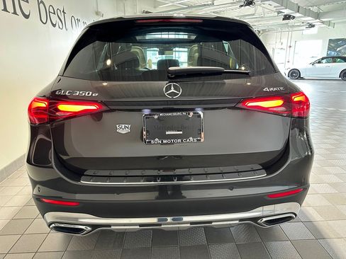 Used 2025 Mercedes-Benz GLC 350e 4MATIC image 5