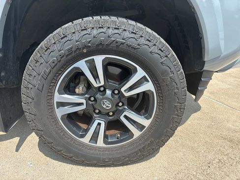 Used 2019 Toyota Tacoma TRD Sport RWD image 12