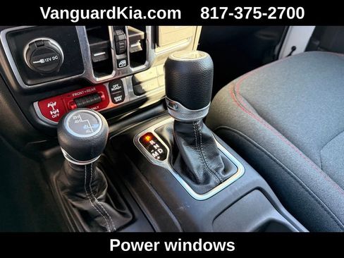 Used 2024 Jeep Wrangler Rubicon w/ Technology Group image 22