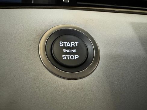 Used 2024 Land Rover Range Rover Evoque S image 11