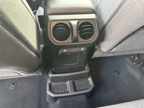 Used 2024 Jeep Wrangler Unlimited AWD/4WD image 14