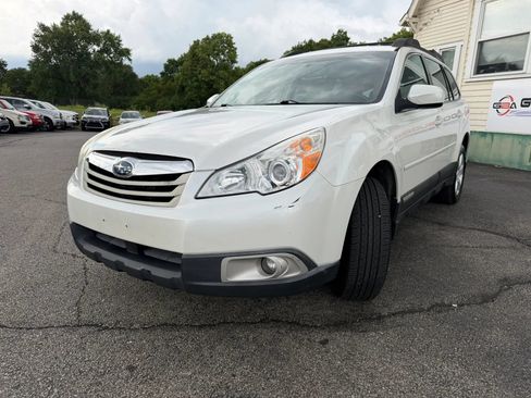 Used 2011 Subaru Outback 2.5i Premium w/ All-Weather Pkg AWD/4WD image 9