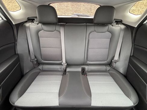 Used 2025 Chevrolet Trax LT w/ LT Convenience Package image 37