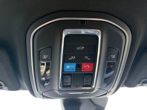 New 2025 Jeep Grand Cherokee Altitude image 20