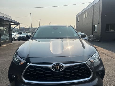 Used 2020 Toyota Highlander LE FWD image 23