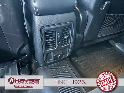 Used 2021 Jeep Grand Cherokee Freedom Edition AWD/4WD image 38