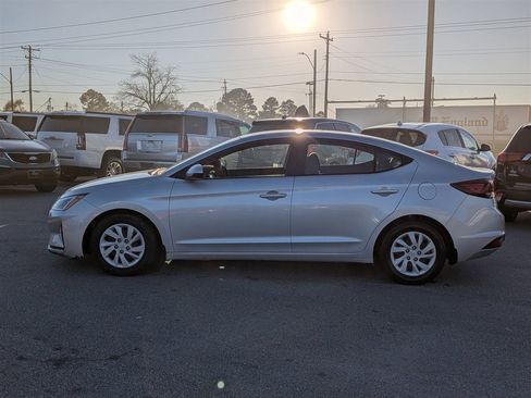 Used 2020 Hyundai Elantra SE image 2