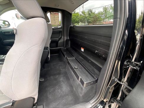 Used 2019 Toyota Tacoma SR AWD/4WD image 30
