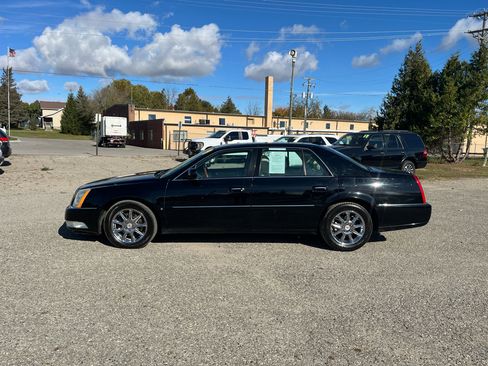 Used 2009 Cadillac DTS w/ Platinum Edition image 2