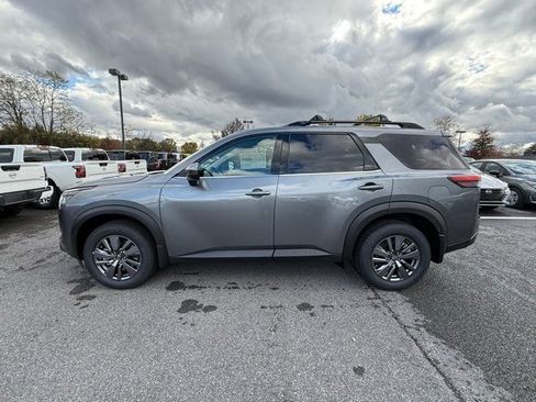 New 2025 Nissan Pathfinder SV image 8