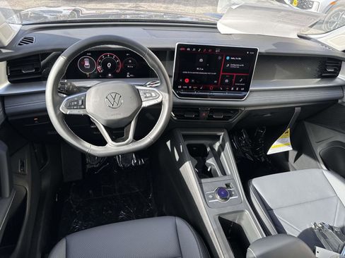 New 2026 Volkswagen Tiguan SE image 7