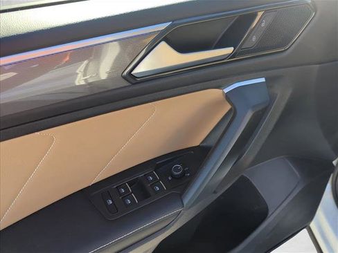 Used 2023 Volkswagen Tiguan SE R-Line image 9