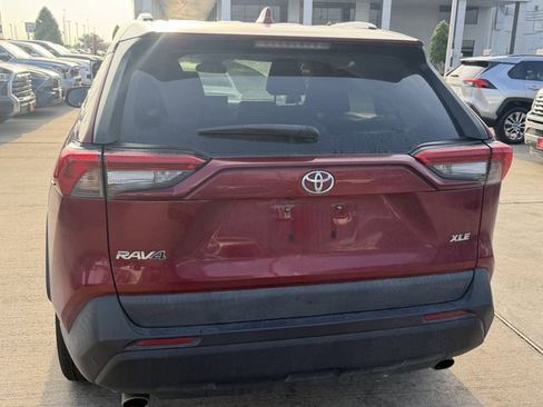 Used 2021 Toyota RAV4 XLE w/ Convenience Package FWD image 6