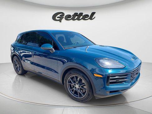 Used 2024 Porsche Cayenne AWD/4WD image 3