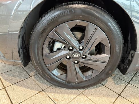 Used 2023 Hyundai Elantra SEL image 9