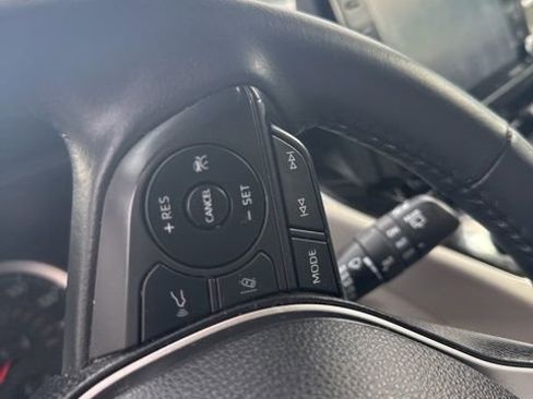 Used 2022 Toyota Corolla Cross LE image 12