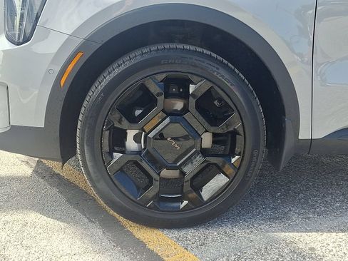 Certified 2025 Kia Sorento SX Prestige w/ Sage Leather Package AWD/4WD image 8