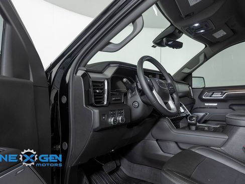Used 2025 GMC Sierra 1500 Denali w/ Technology Package AWD/4WD image 10