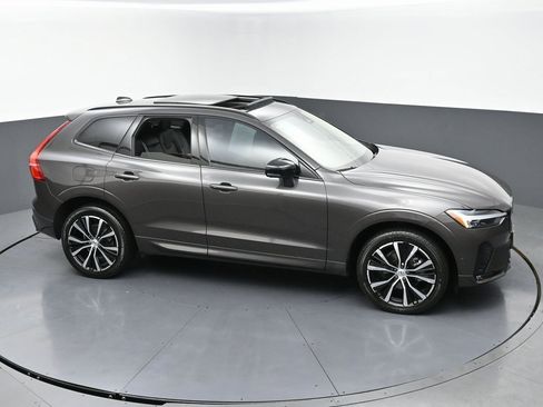 Used 2023 Volvo XC60 B5 Plus image 47